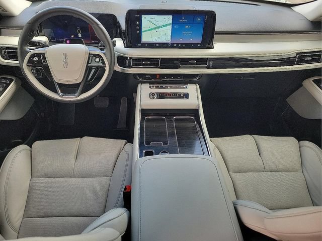 Used 2025 Lincoln Aviator Reserve w/ Luxury Package RWD image 13