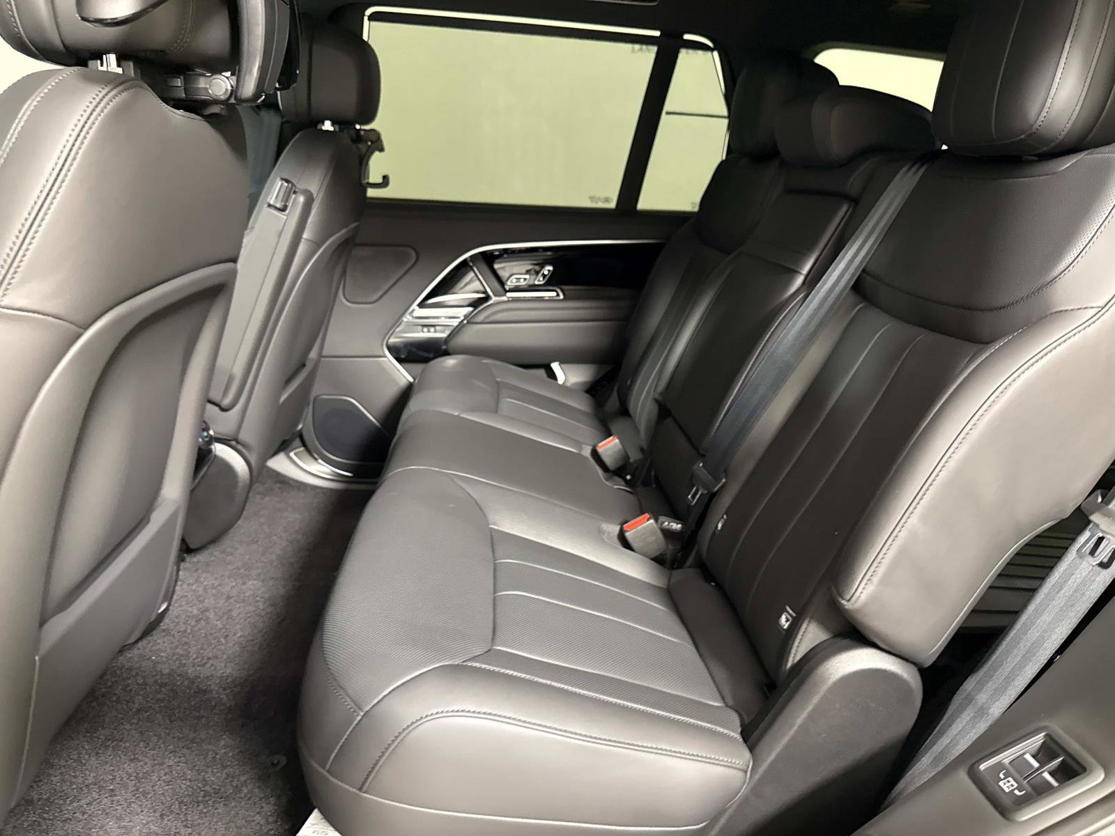 New 2026 Land Rover Range Rover Long Wheelbase SE AWD/4WD image 14