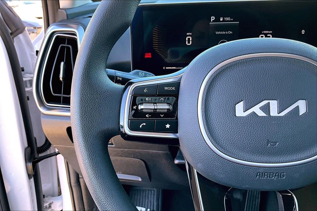 Used 2025 Kia Sorento LX image 24
