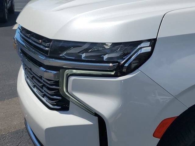 Used 2022 Chevrolet Suburban Premier w/ Premium Package AWD/4WD image 11