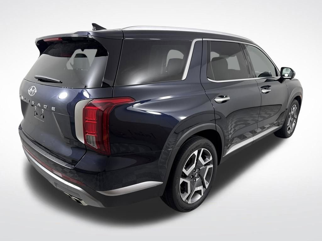 Used 2024 Hyundai Palisade SEL w/ Premium Package FWD image 3