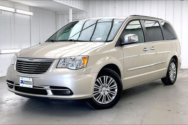Used 2014 Chrysler Town & Country Touring-L w/ Trailer Tow Group FWD image 2