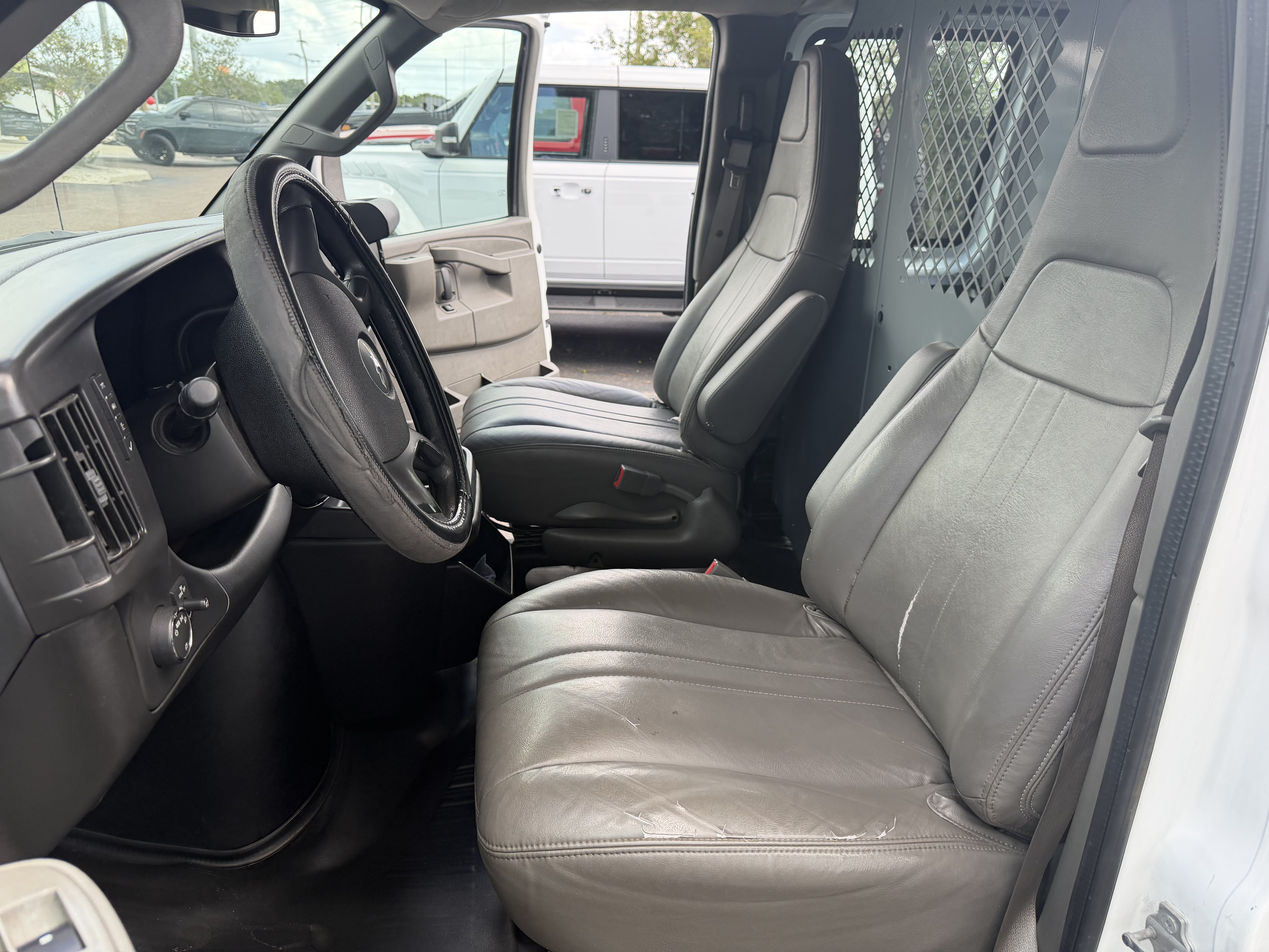 Used 2016 Chevrolet Express 2500 RWD image 8