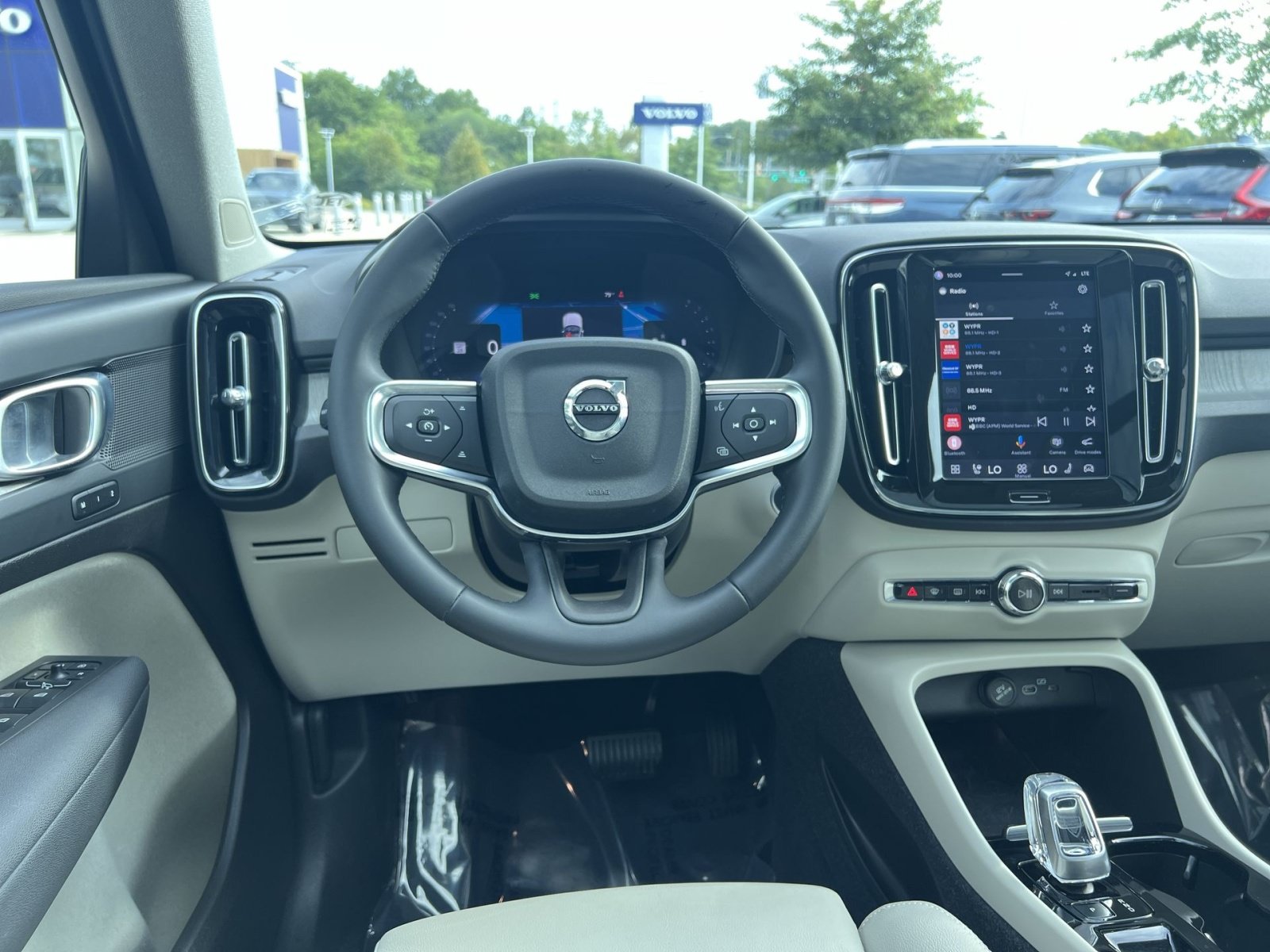 Used 2023 Volvo XC40 B5 Plus w/ Protection Package Premier AWD/4WD image 16