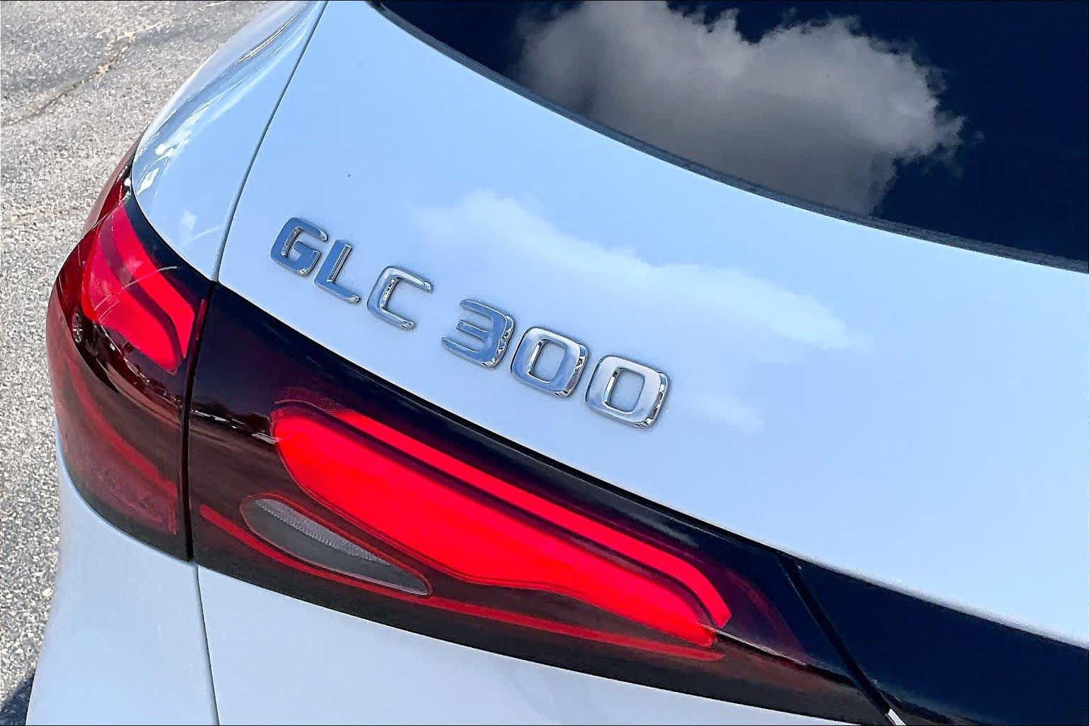Used 2025 Mercedes-Benz GLC 300 4MATIC image 10