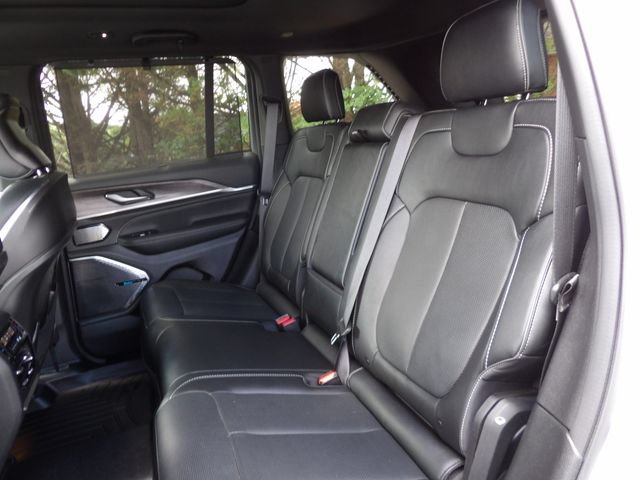 Used 2024 Jeep Grand Cherokee Overland w/ Adv Protech Group III AWD/4WD image 16