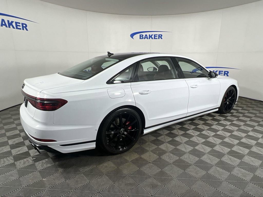 Used 2022 Audi S8 AWD/4WD image 9