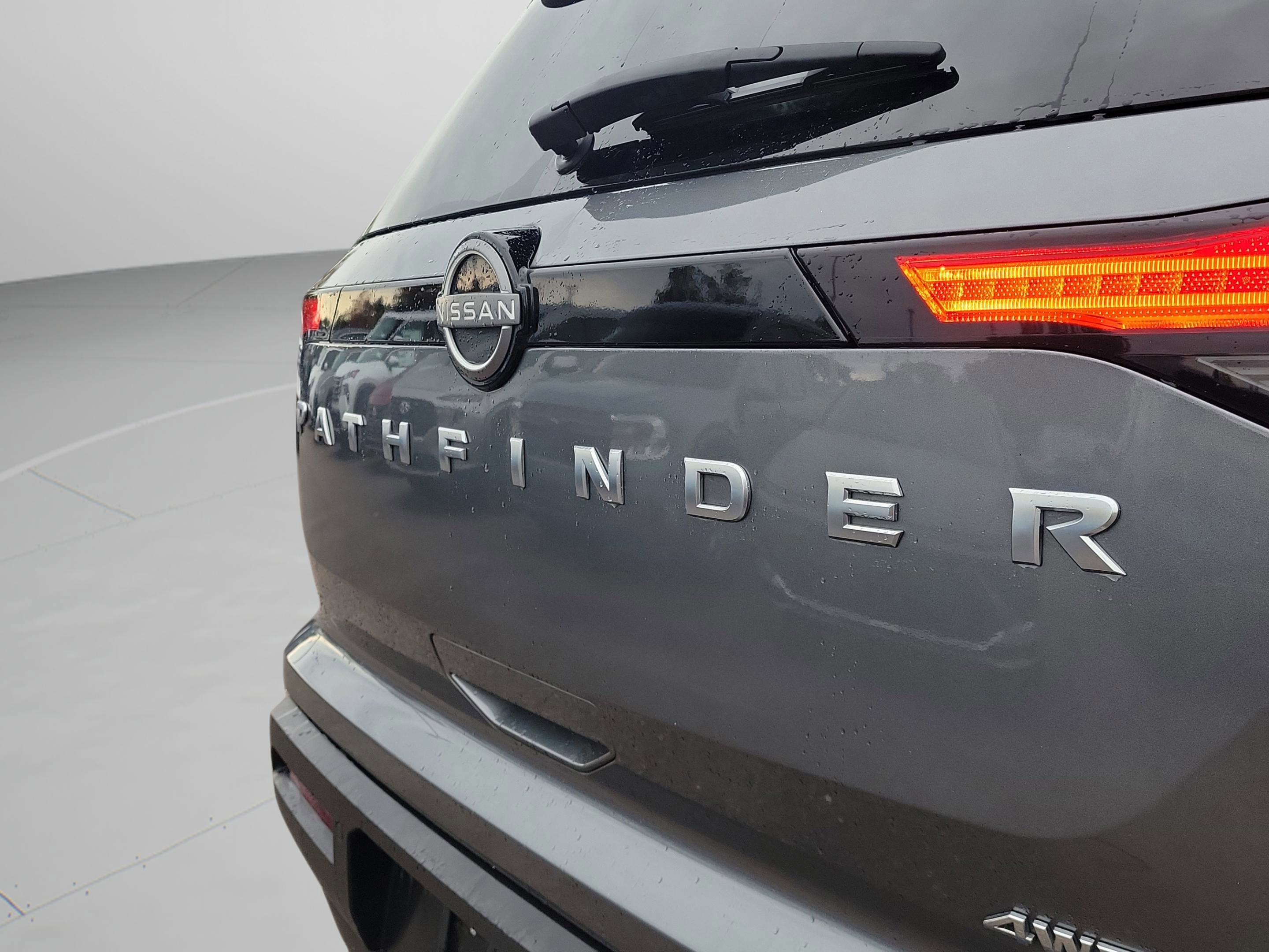 Certified 2025 Nissan Pathfinder SV image 8