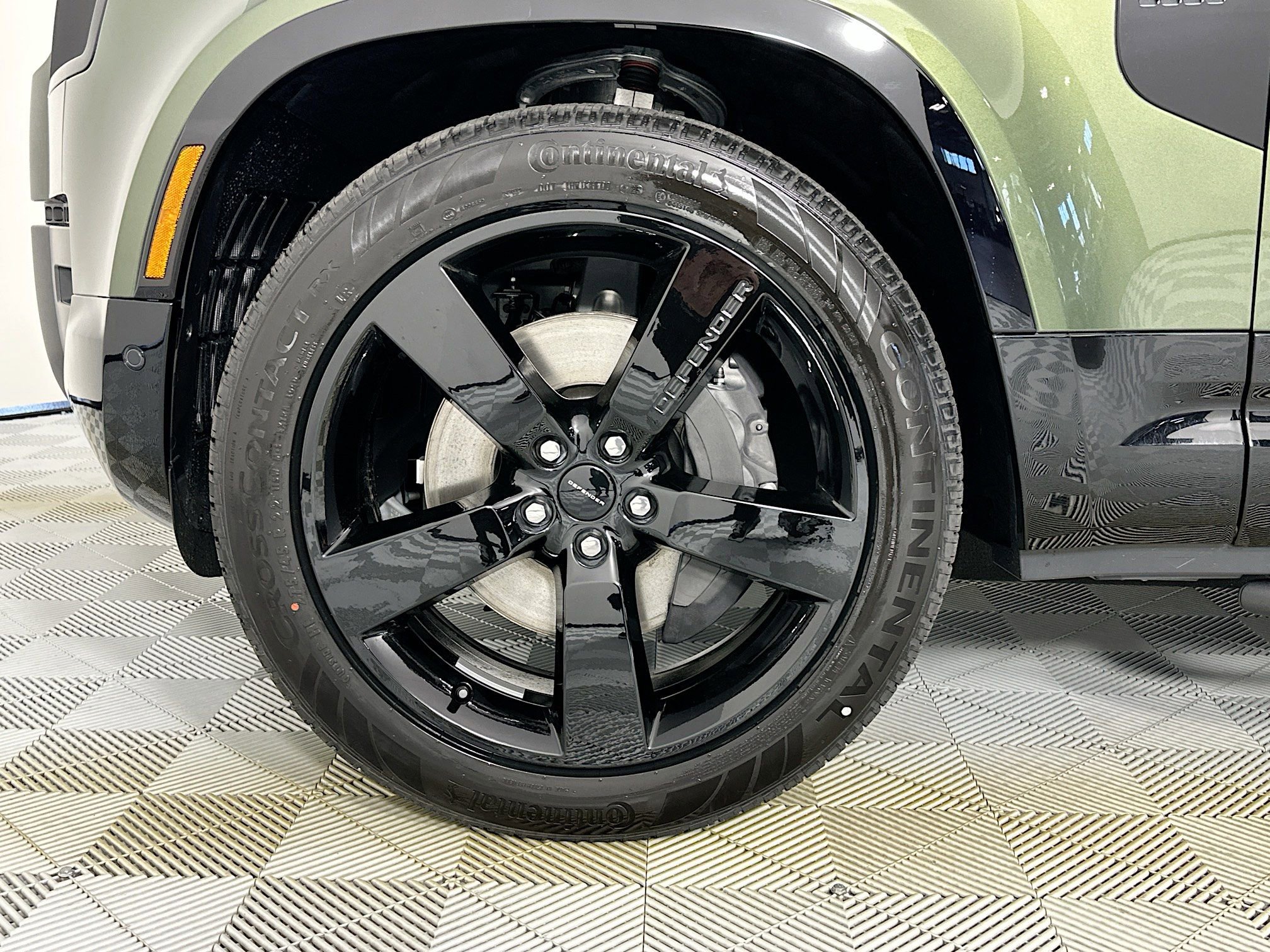 Used 2026 Land Rover Defender 110 X-Dynamic SE image 9