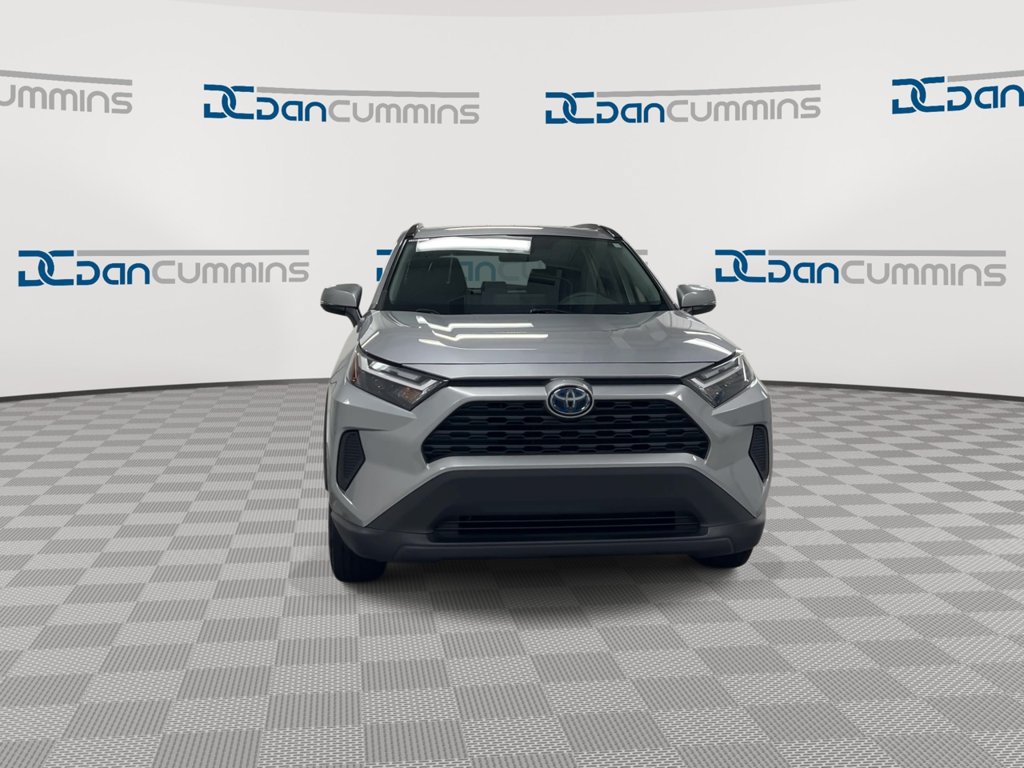 Used 2022 Toyota RAV4 XLE AWD/4WD image 3