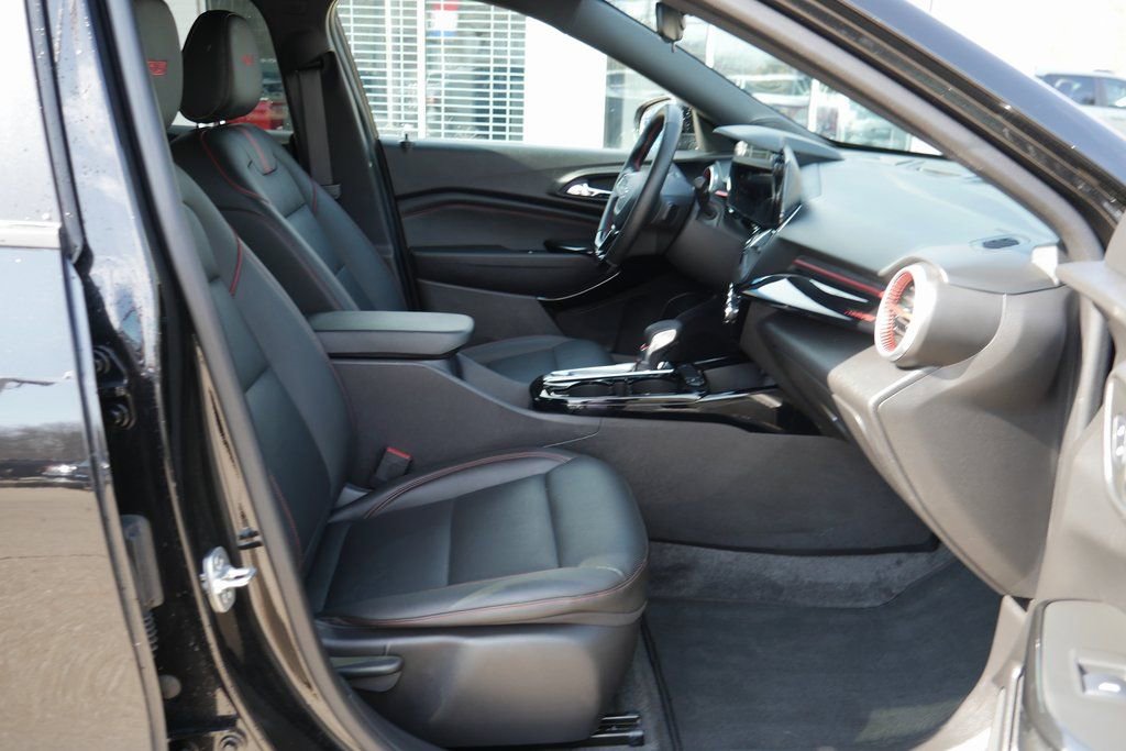Used 2025 Chevrolet Trax RS image 27