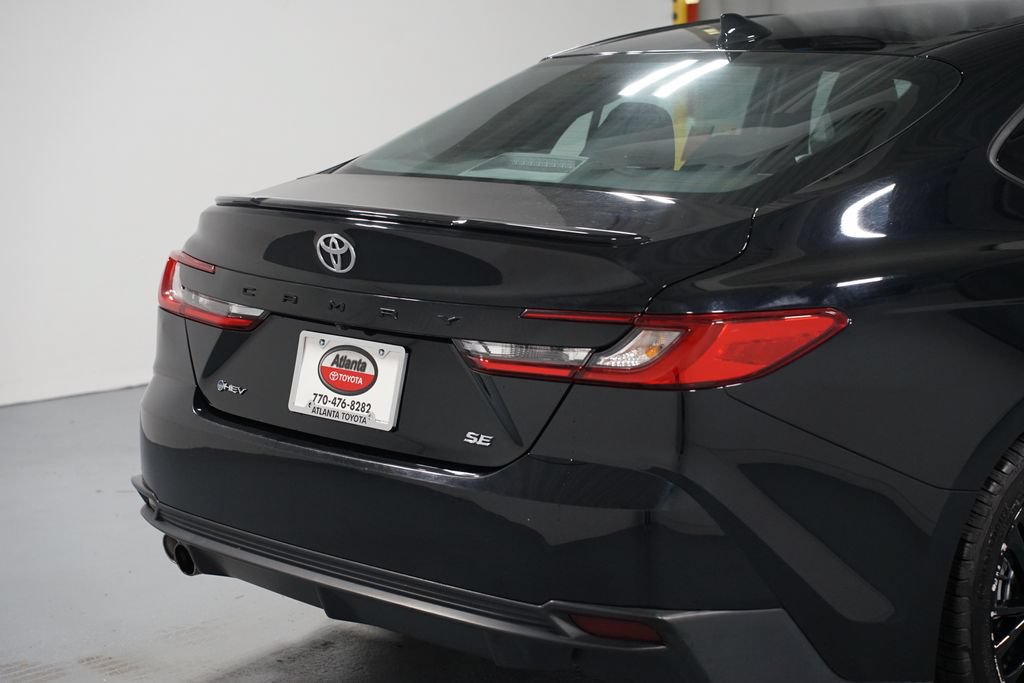 Used 2025 Toyota Camry SE FWD image 9