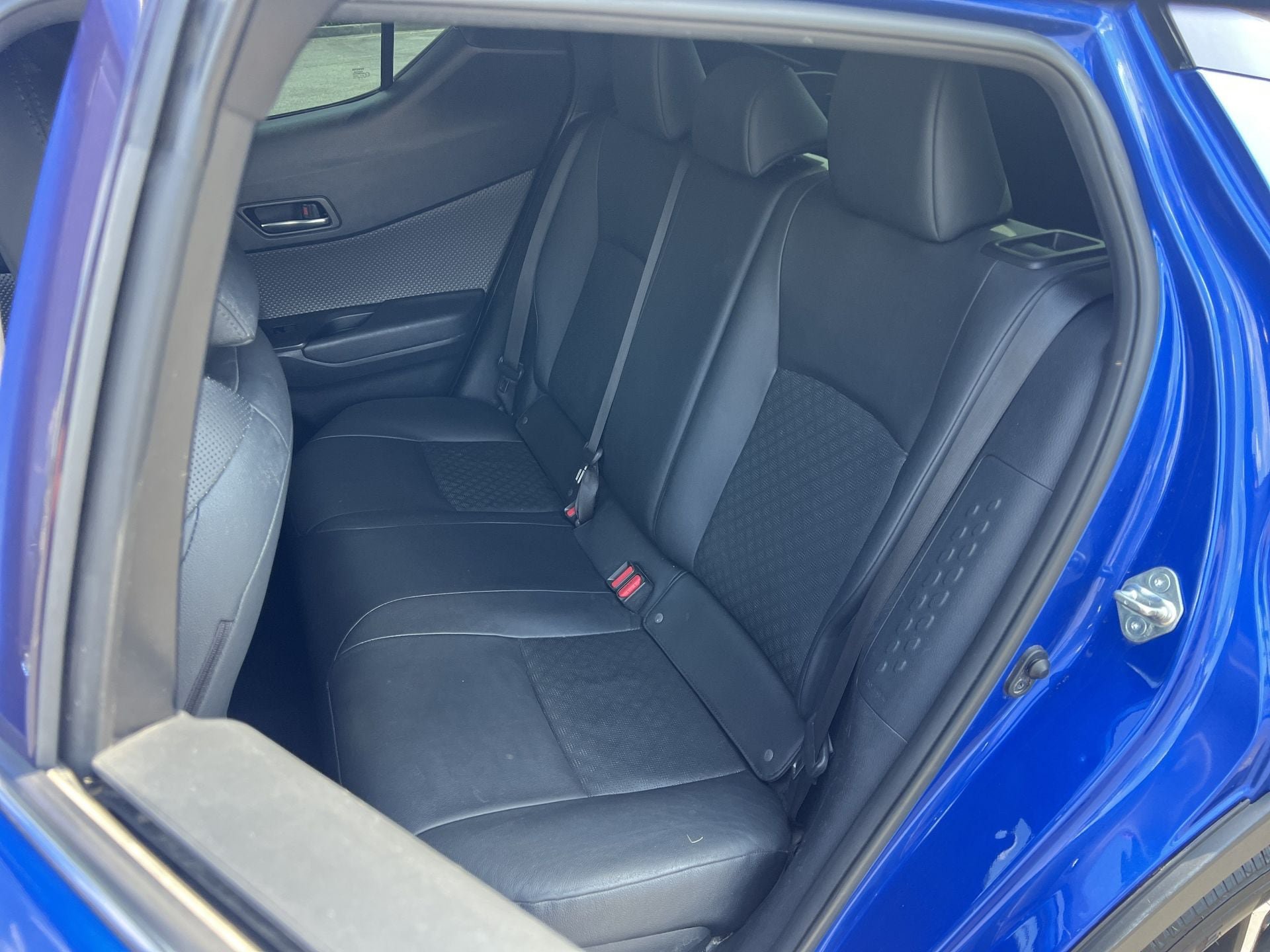 Used 2022 Toyota C-HR Limited FWD image 17