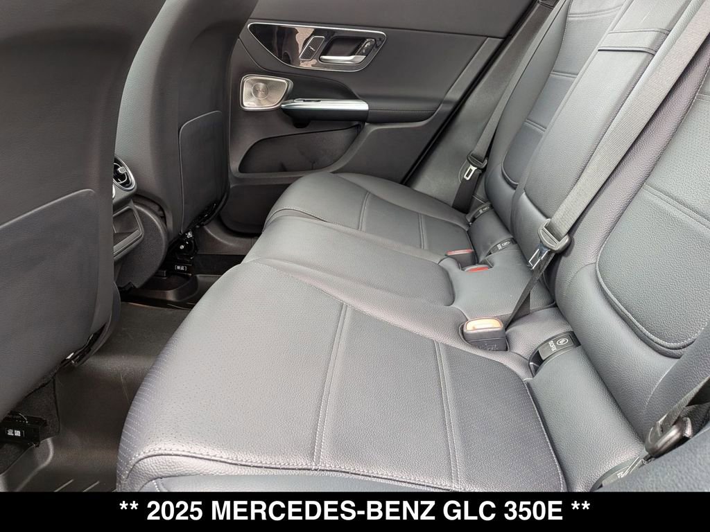 Used 2025 Mercedes-Benz GLC 350e 4MATIC image 3