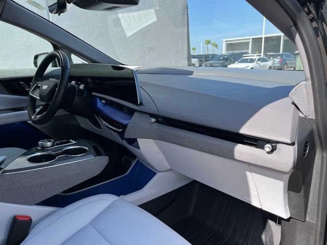 Used 2025 Cadillac Optiq Luxury 1 image 23