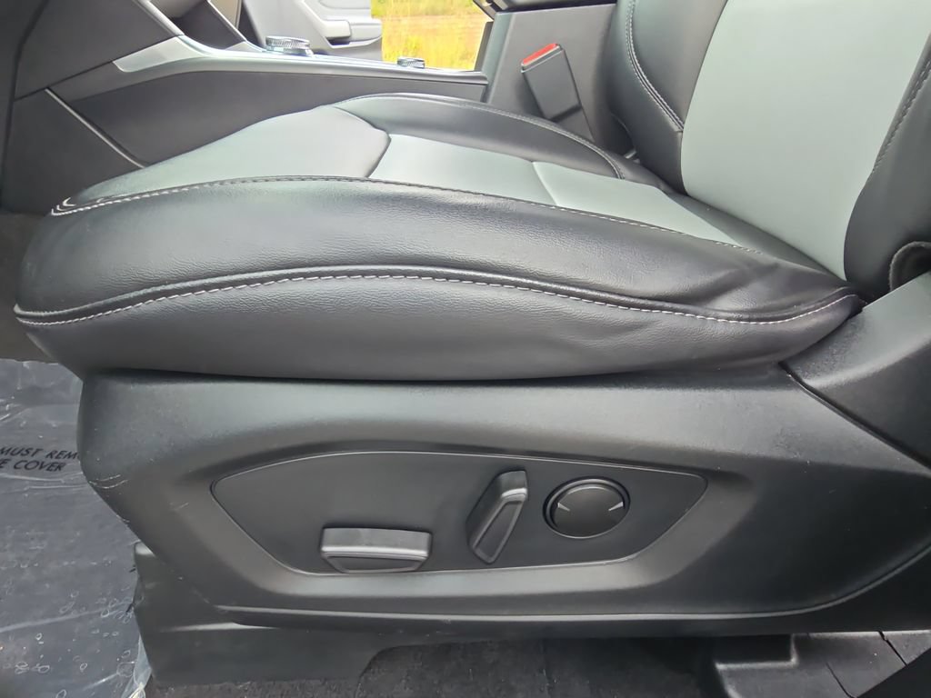 Used 2024 Ford Explorer XLT w/ Equipment Group 202A AWD/4WD image 30