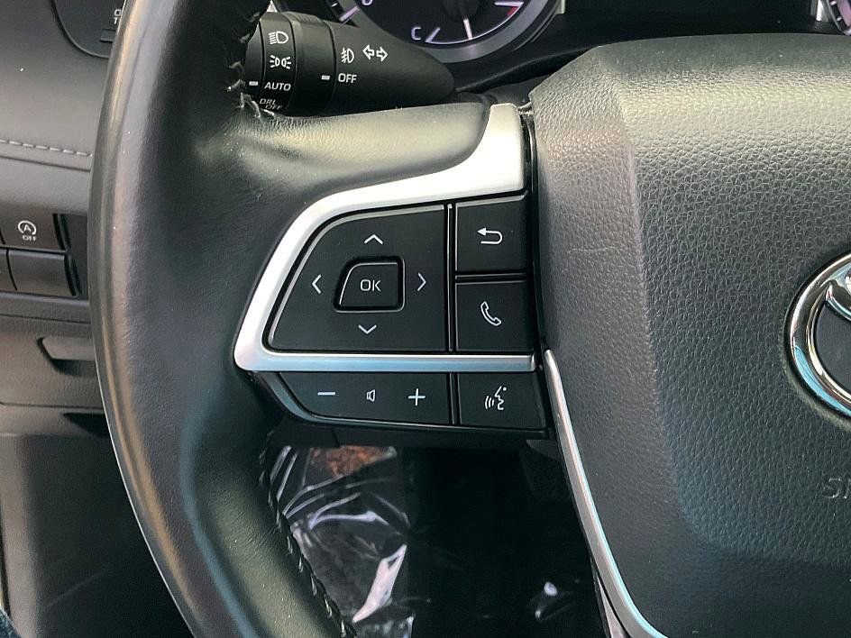 Used 2023 Toyota Highlander XLE image 23