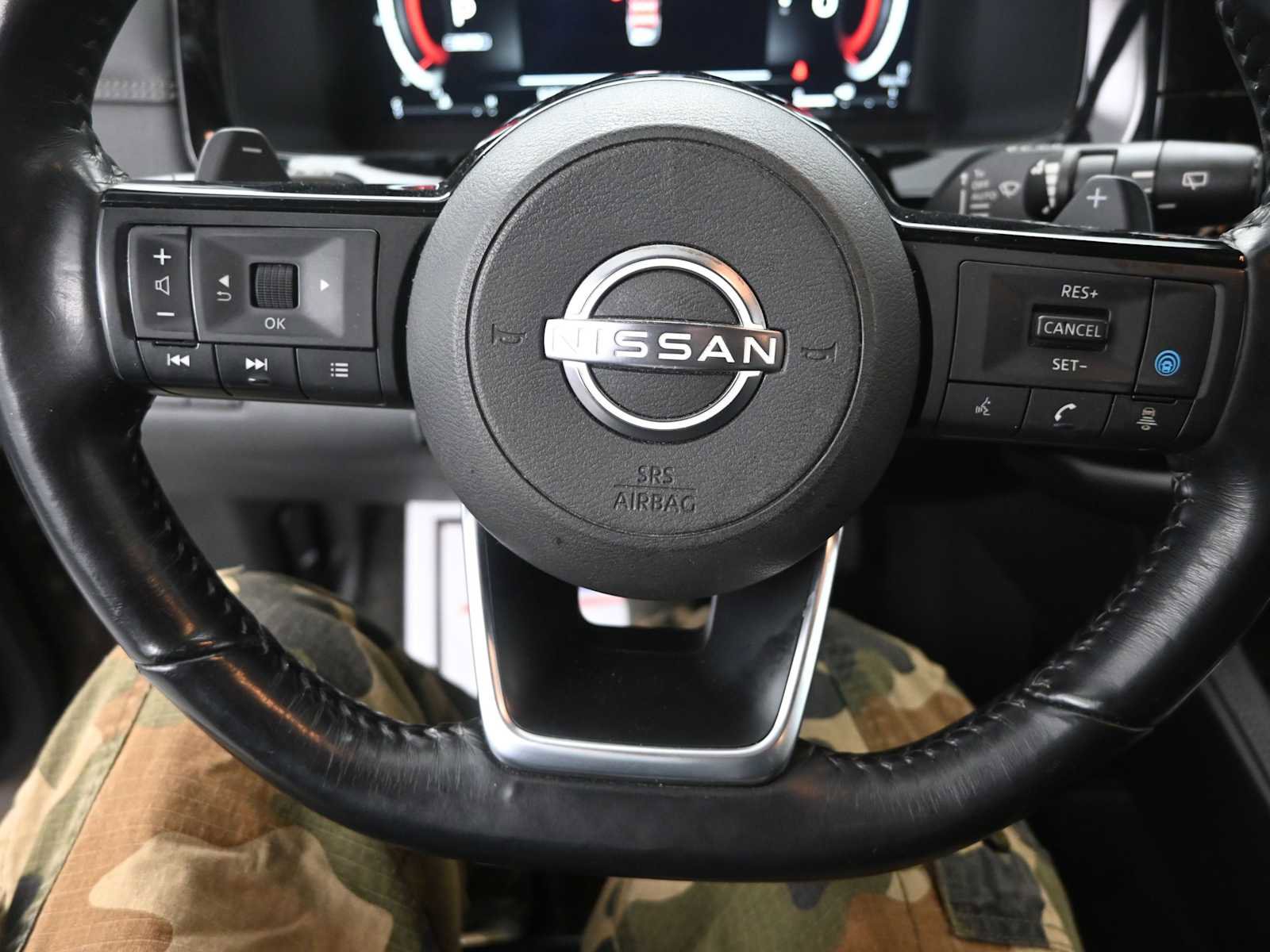 Used 2023 Nissan Pathfinder Platinum w/ Cargo Package image 12