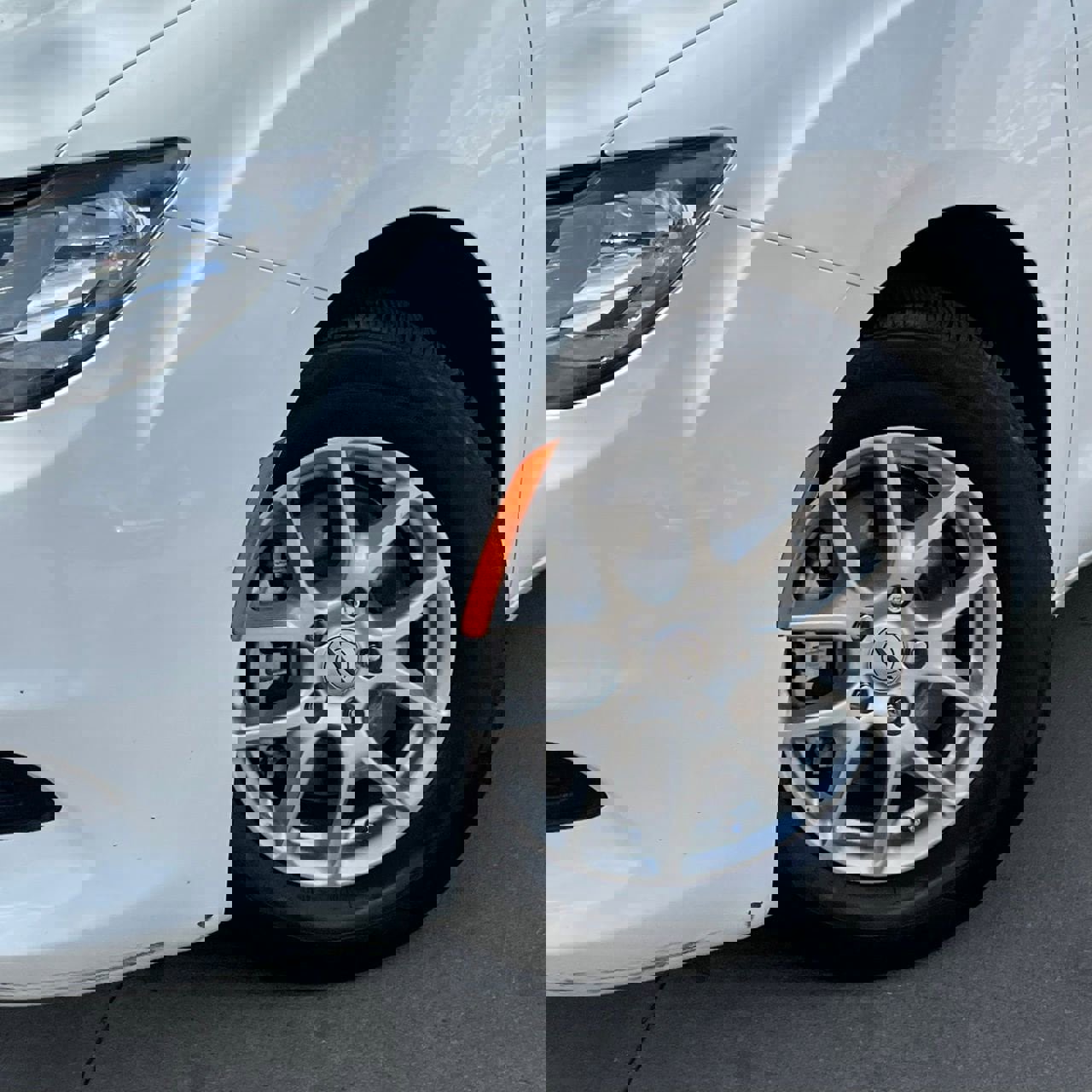 Used 2023 Chrysler Voyager LX image 8