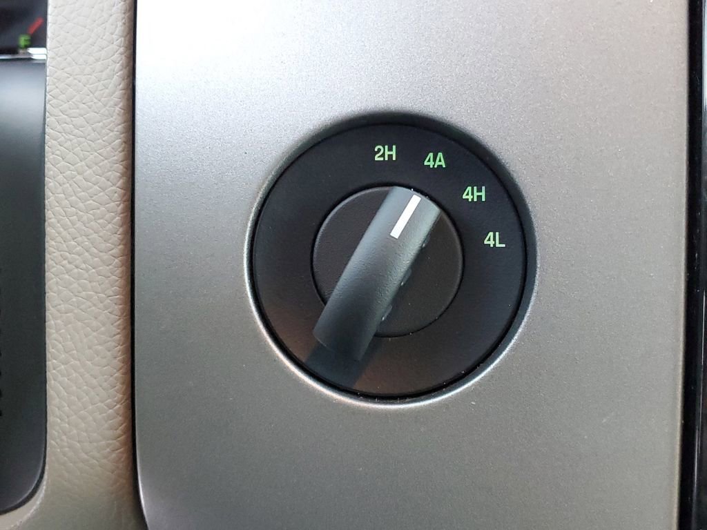 Used 2013 Ford Expedition Limited image 16