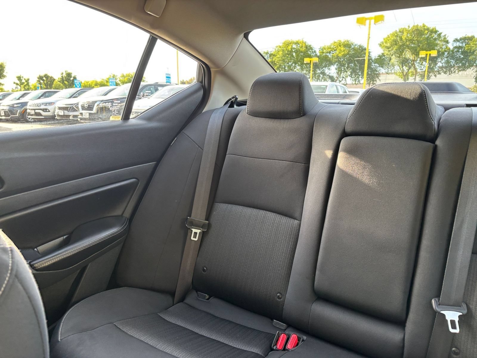 Used 2025 Nissan Altima 2.5 SV FWD image 38