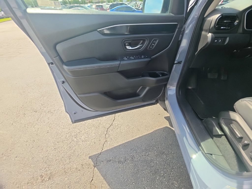 Used 2024 Honda Pilot Touring image 13