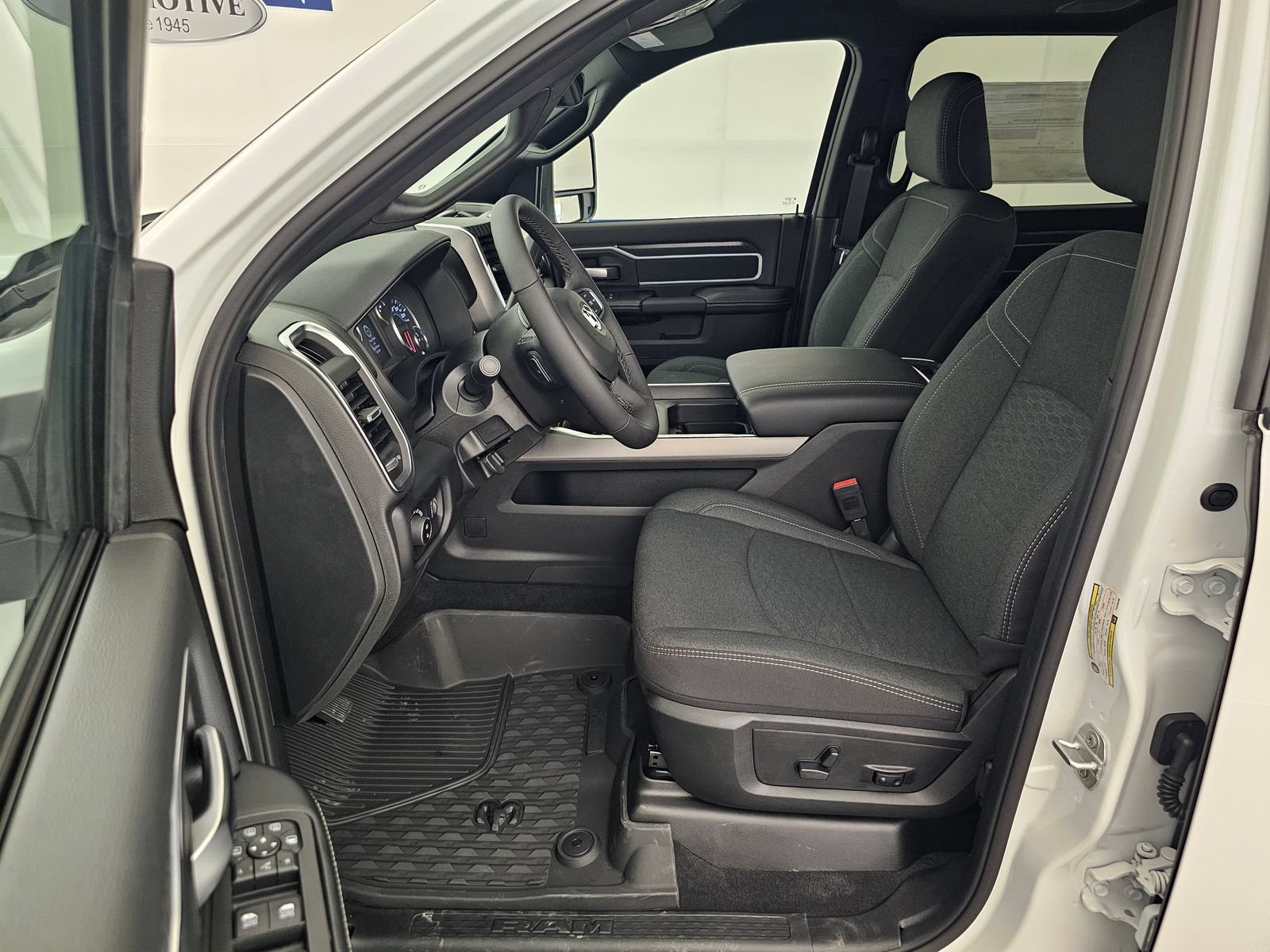 New 2026 RAM 2500 Big Horn AWD/4WD image 4