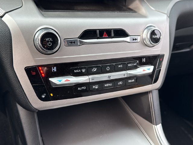 Used 2021 Ford Explorer XLT w/ Equipment Group 202A AWD/4WD image 34