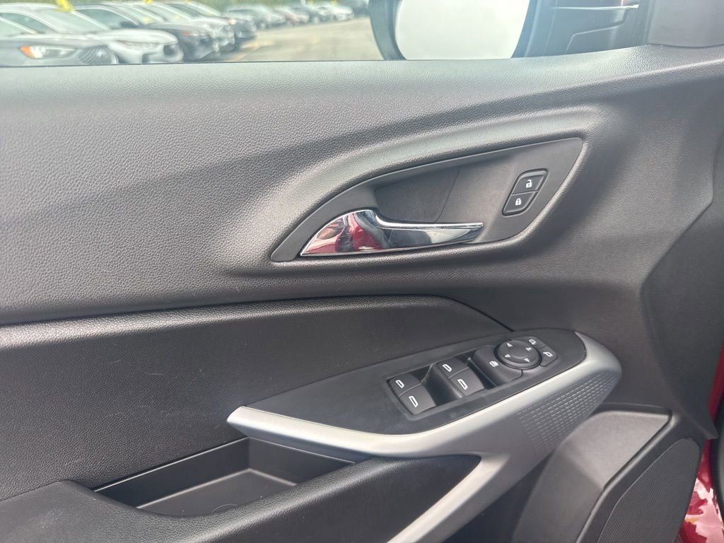 Used 2025 Chevrolet Trax LS image 24