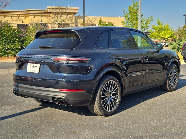 Used 2023 Porsche Cayenne Platinum Edition image 5