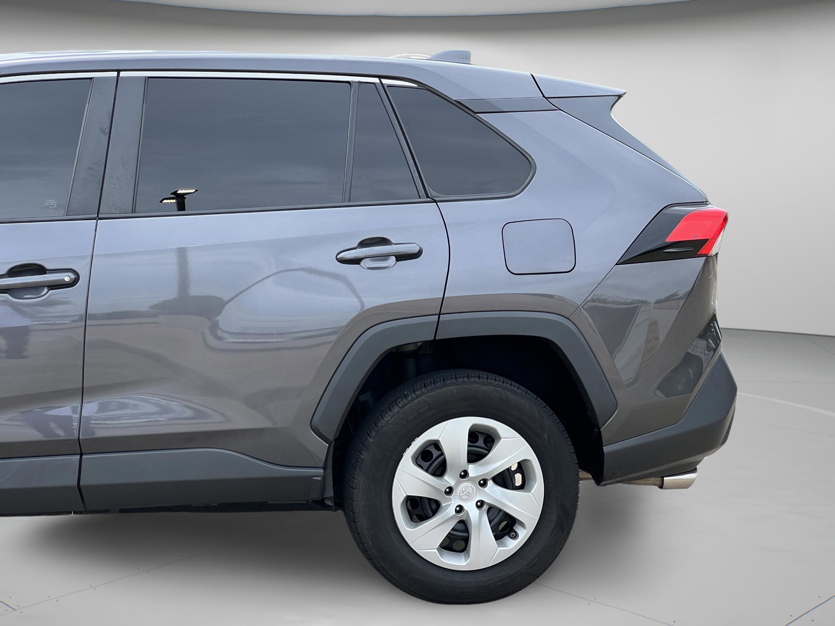 Used 2022 Toyota RAV4 LE FWD image 30