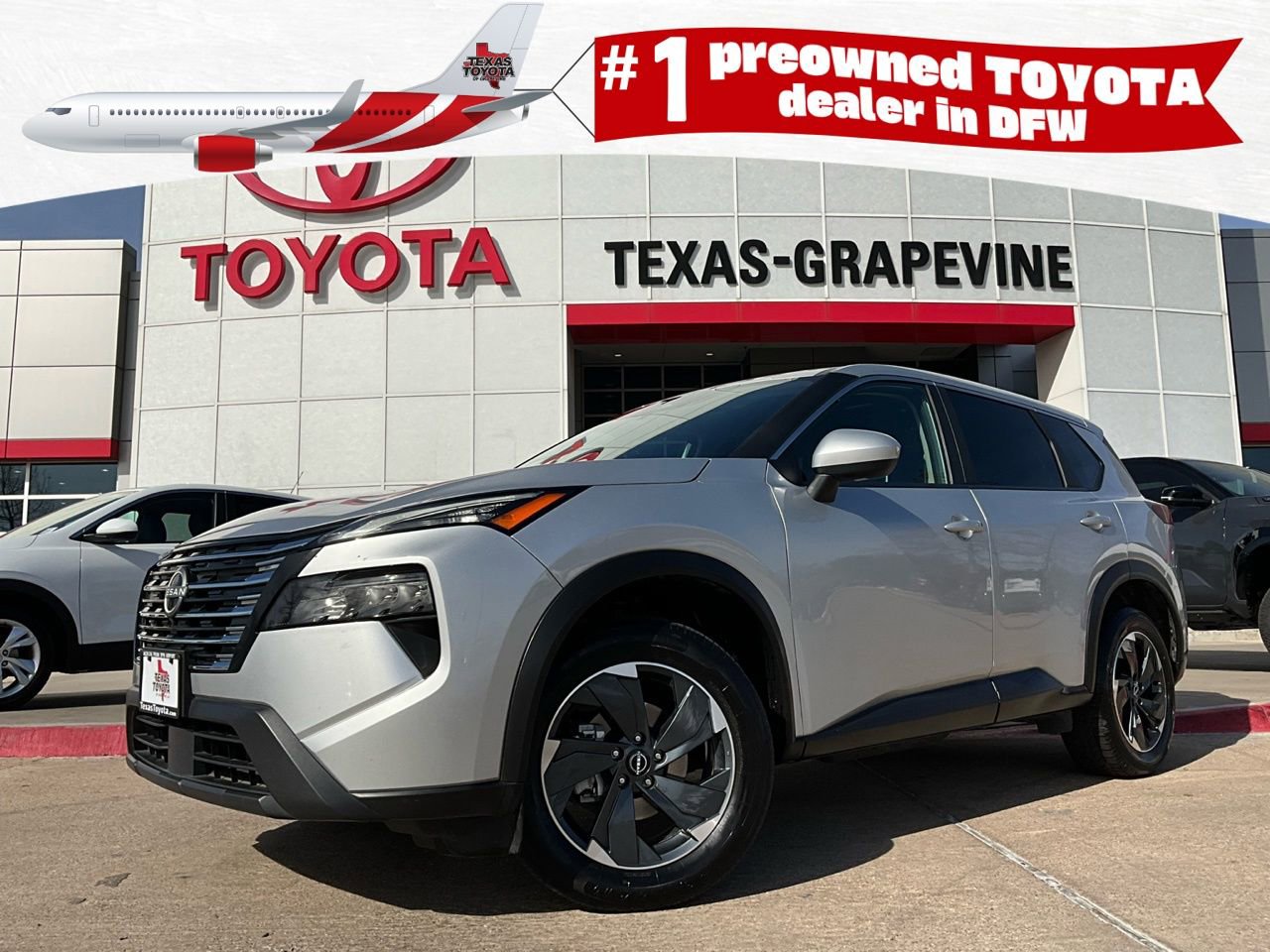 Used 2025 Nissan Rogue SV image 1