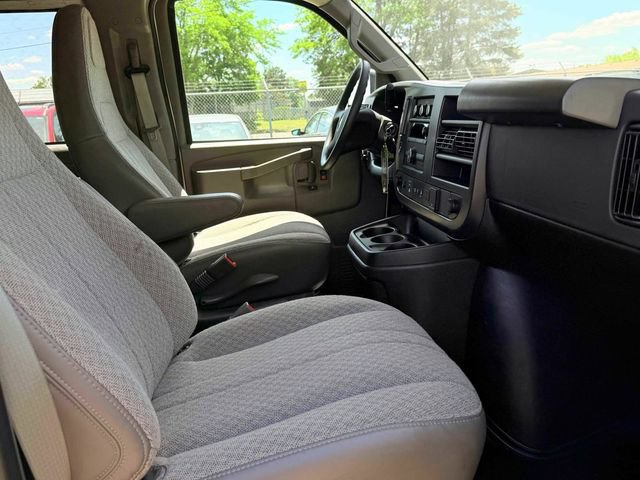 Used 2025 Chevrolet Express 3500 LT w/ LT Preferred Equipment Group RWD image 14