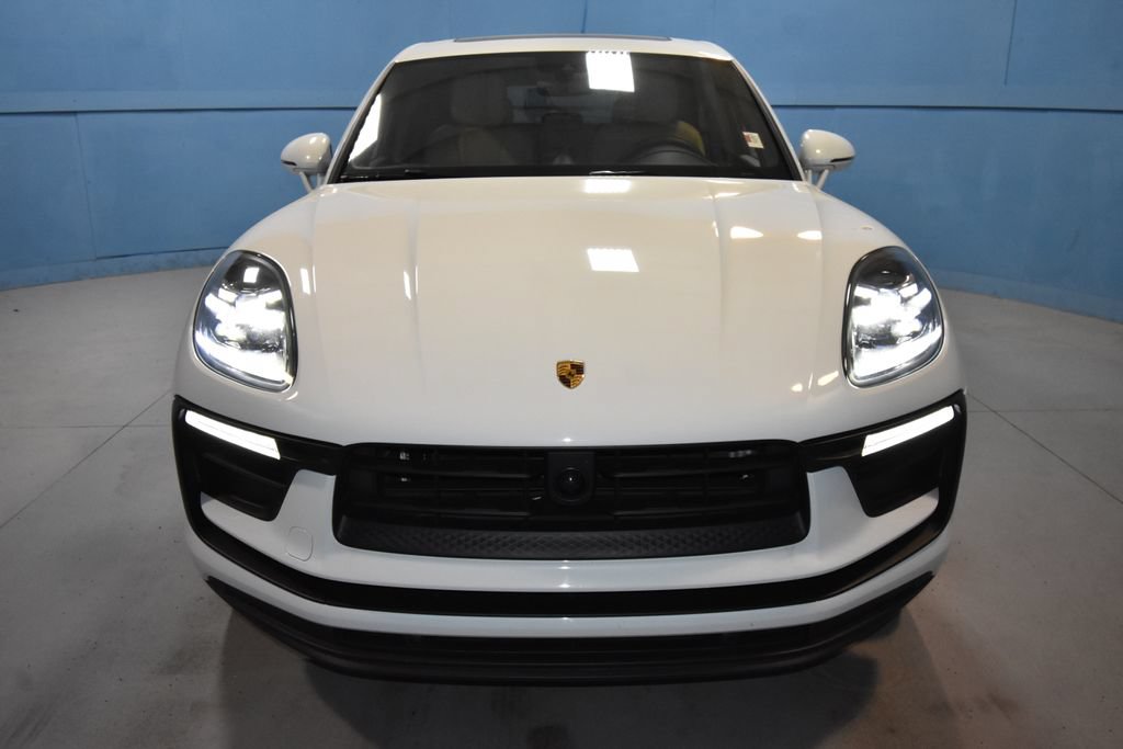 Certified 2025 Porsche Macan AWD/4WD image 25