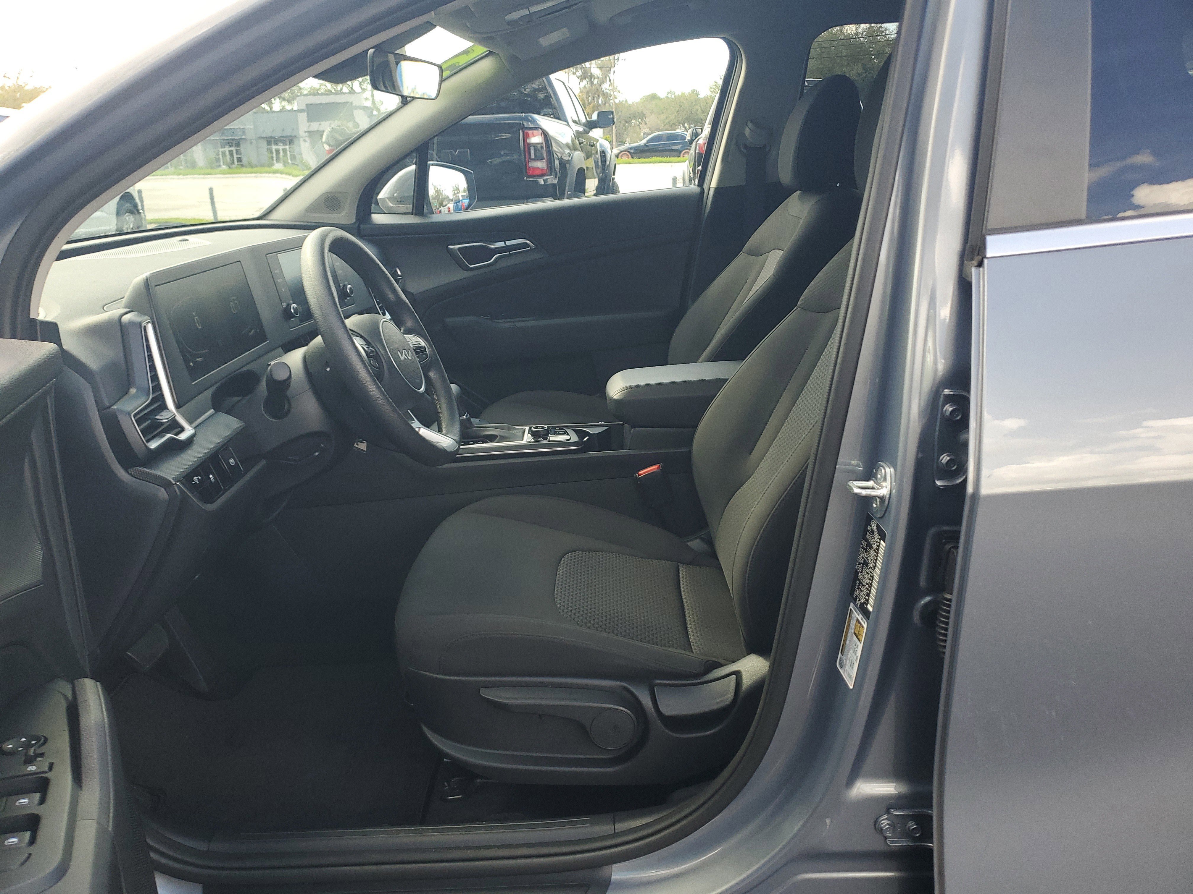Used 2025 Kia Sportage LX FWD image 17