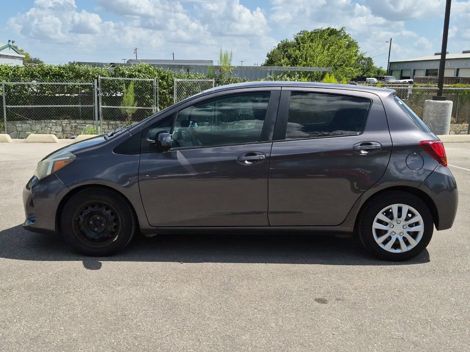 Used 2015 Toyota Yaris L FWD image 2
