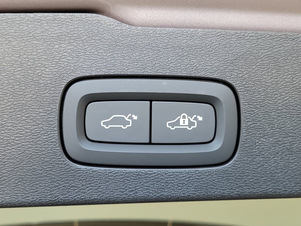 New 2026 Volvo V60 B5 Cross Country Plus w/ Protection Package Premier image 11