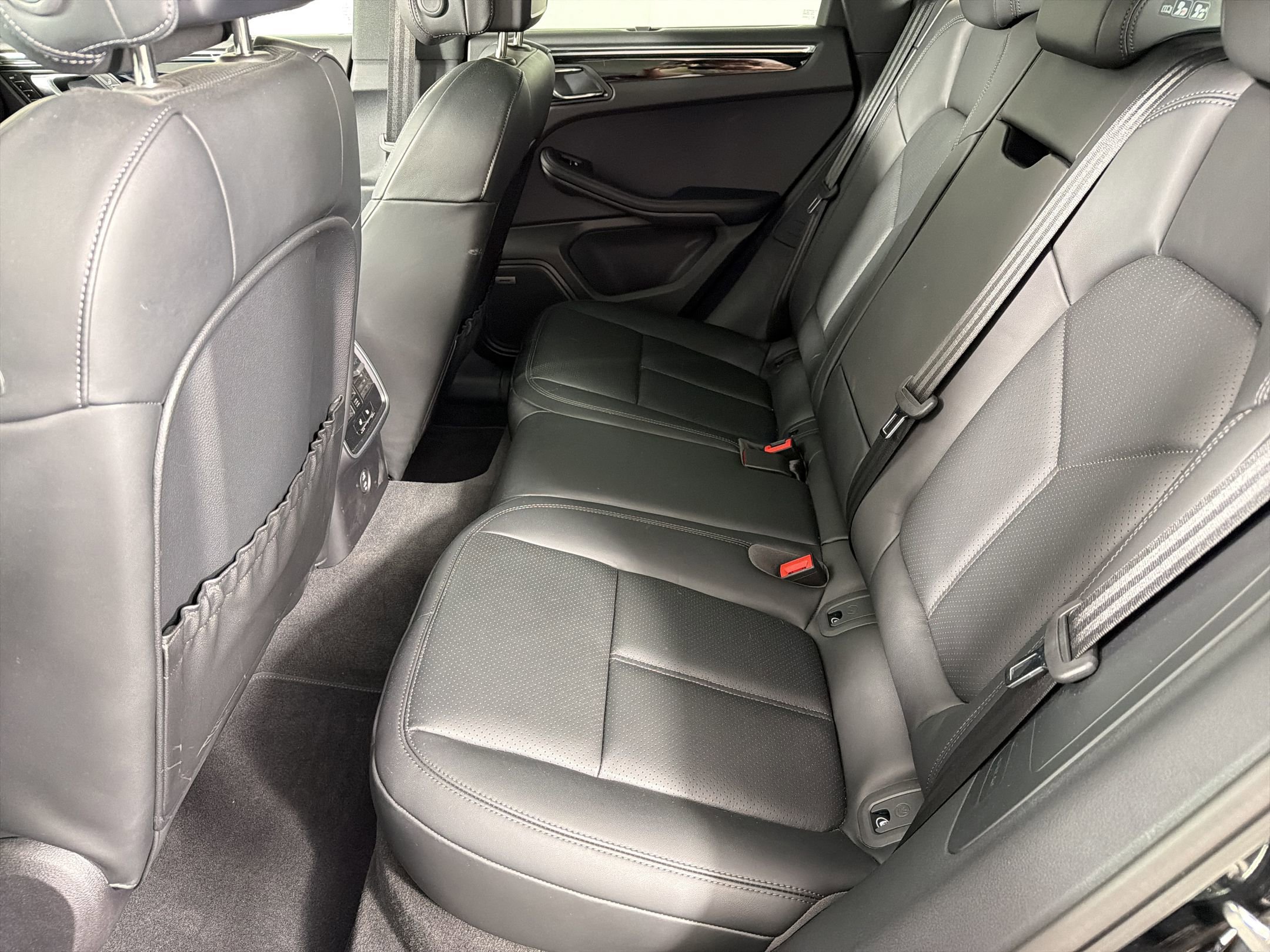 Certified 2026 Porsche Macan AWD/4WD image 15