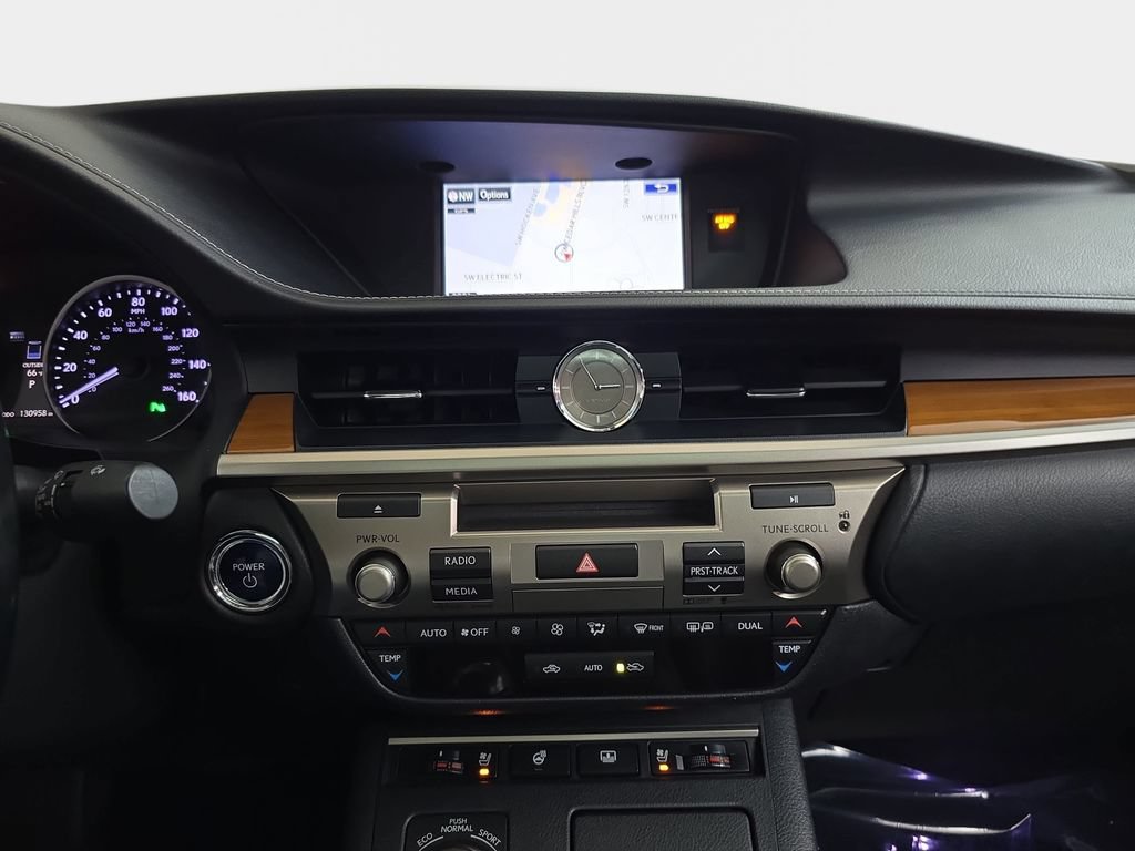 Used 2015 Lexus ES 300h w/ Navigation System Package FWD image 20