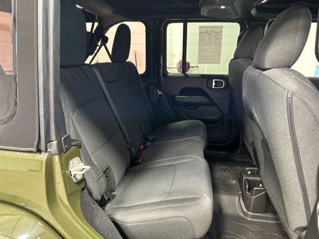 Used 2024 Jeep Wrangler Unlimited Sahara AWD/4WD image 18