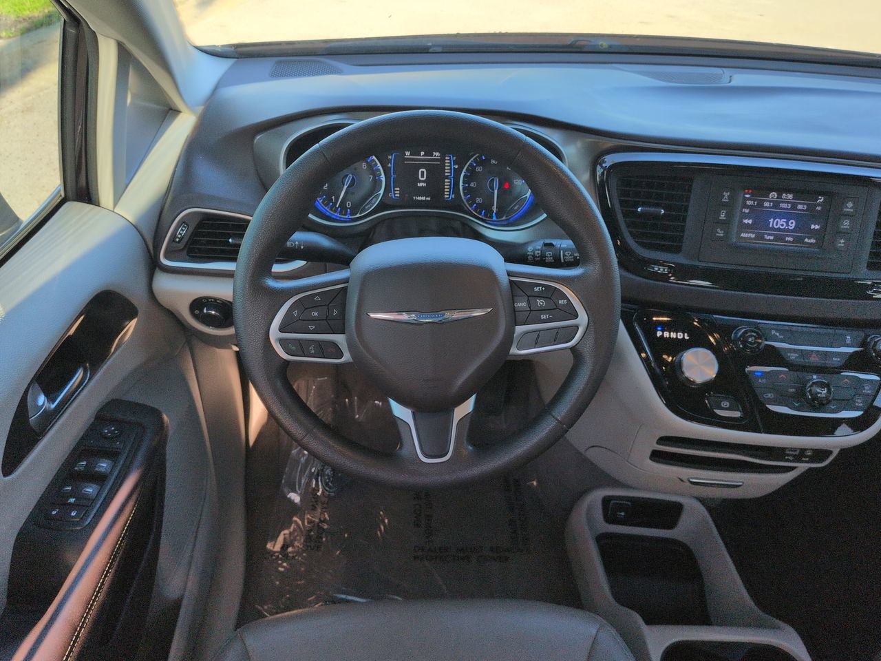 Used 2017 Chrysler Pacifica LX FWD image 14