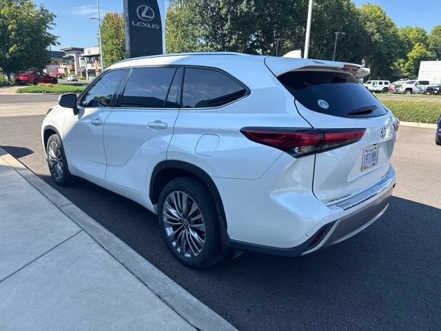 Used 2020 Toyota Highlander Platinum AWD/4WD image 2