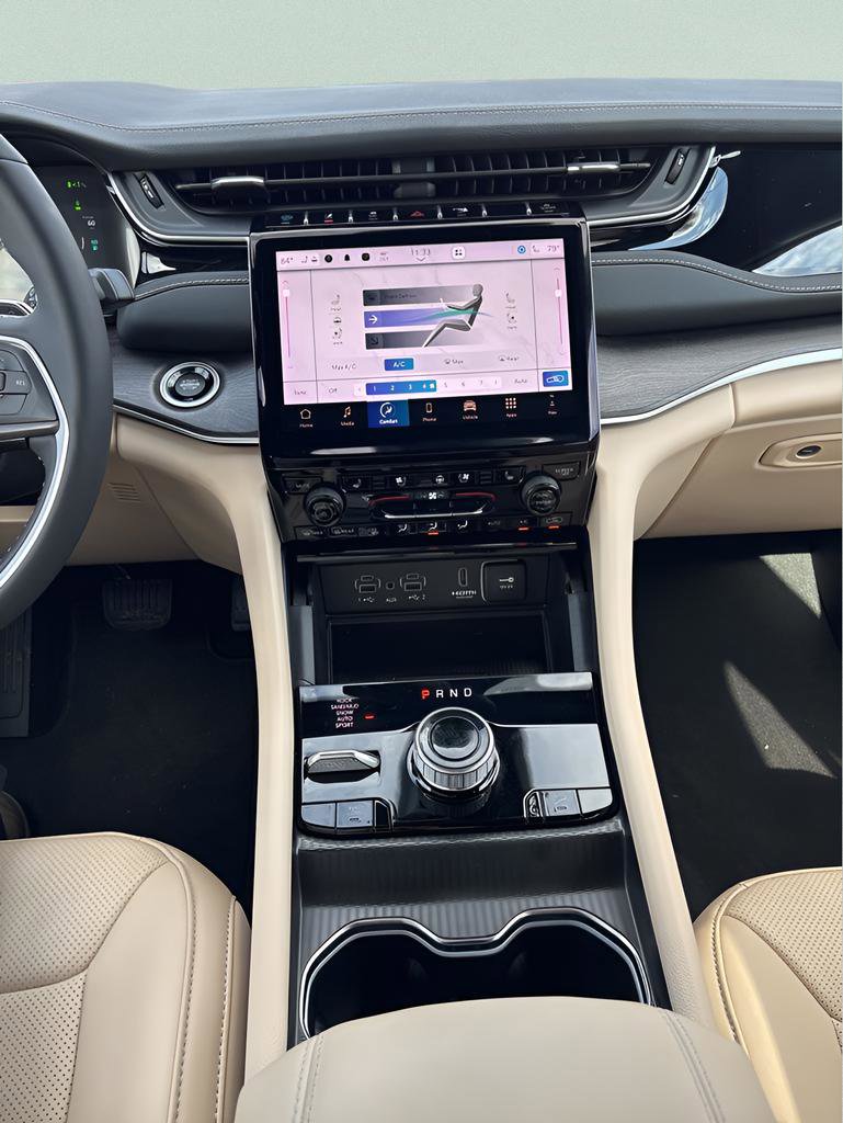 New 2024 Jeep Grand Cherokee Limited 4xe w/ Luxury Tech Group II image 17