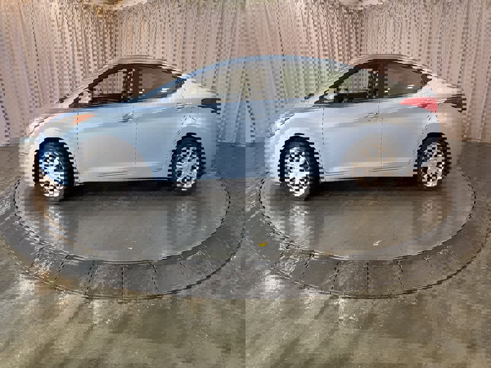 Used 2013 Hyundai Elantra Limited w/ Technology Pkg image 6