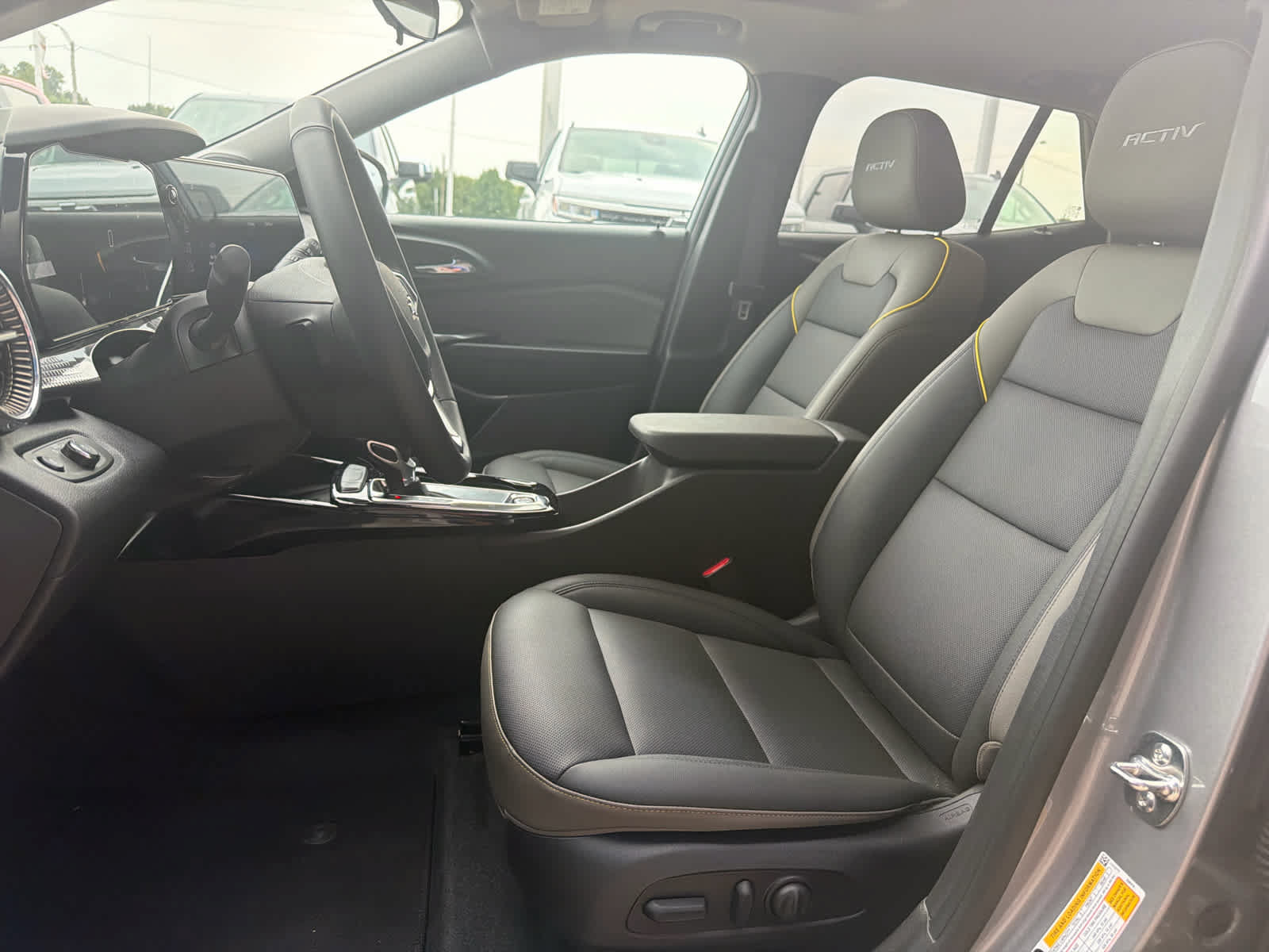 Used 2026 Chevrolet Trax ACTIV w/ Sunroof Package FWD image 14