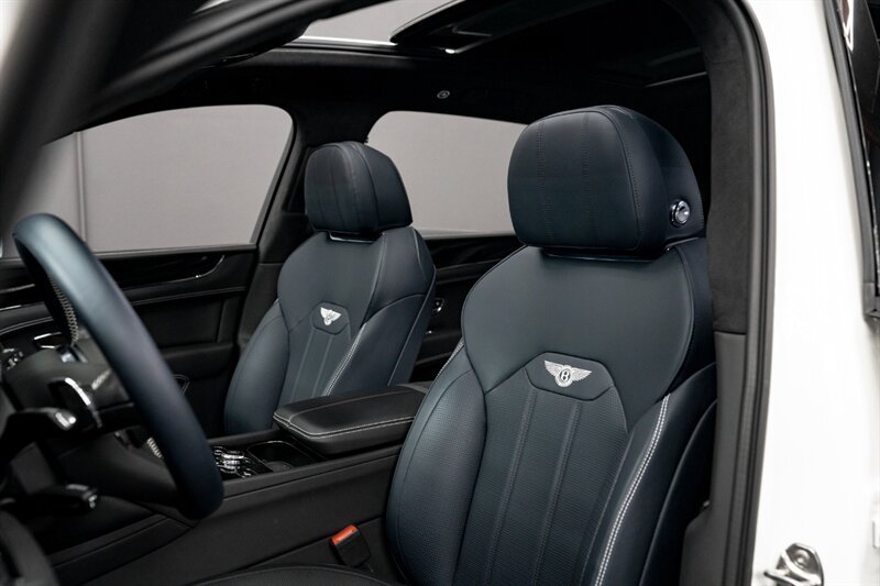 Used 2024 Bentley Bentayga AWD/4WD image 30