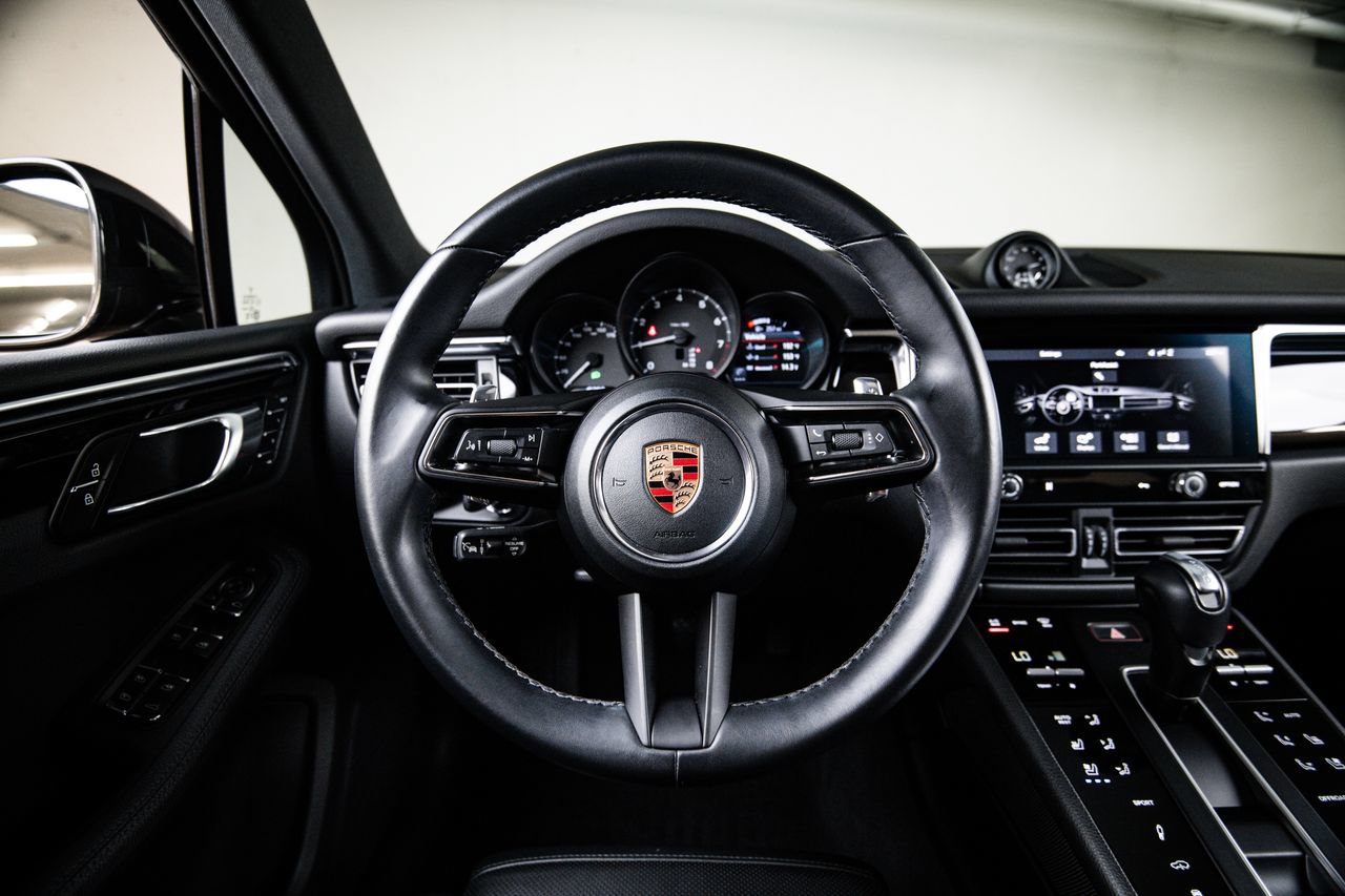Certified 2024 Porsche Macan AWD/4WD image 26