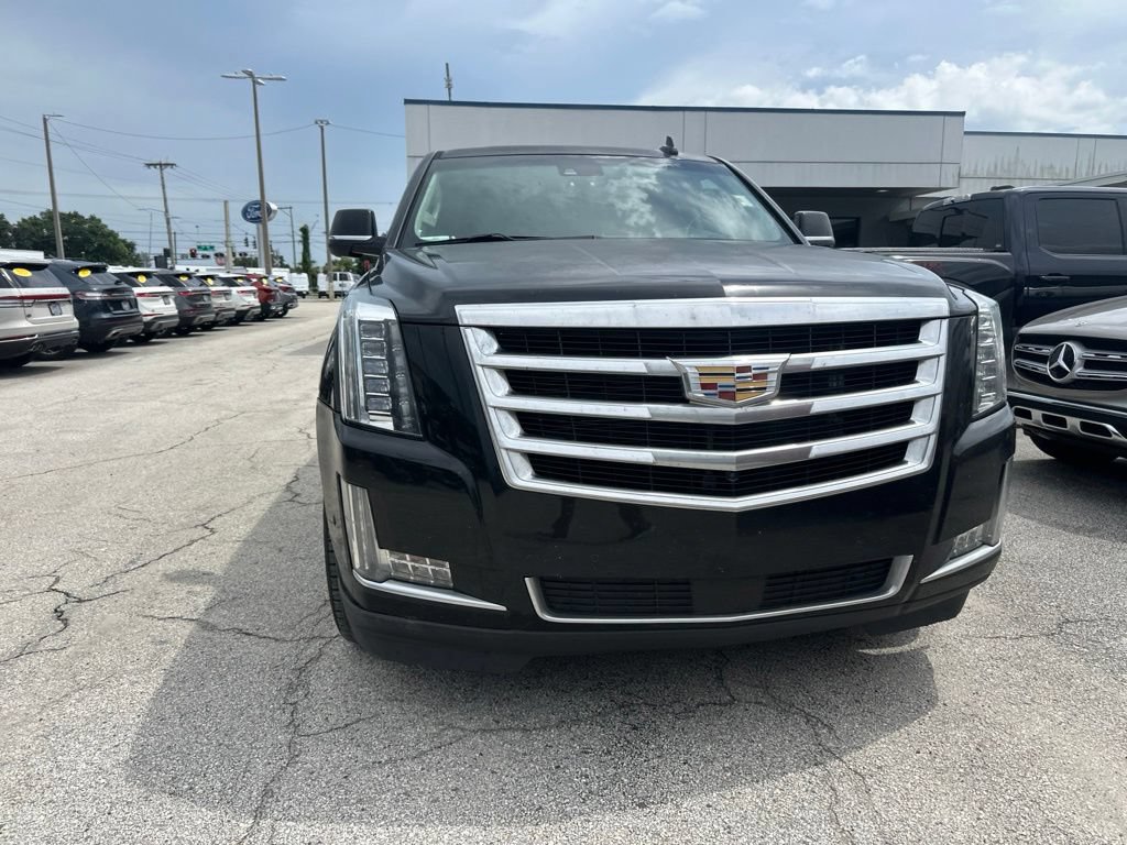 Used 2017 Cadillac Escalade Premium Luxury AWD/4WD image 4