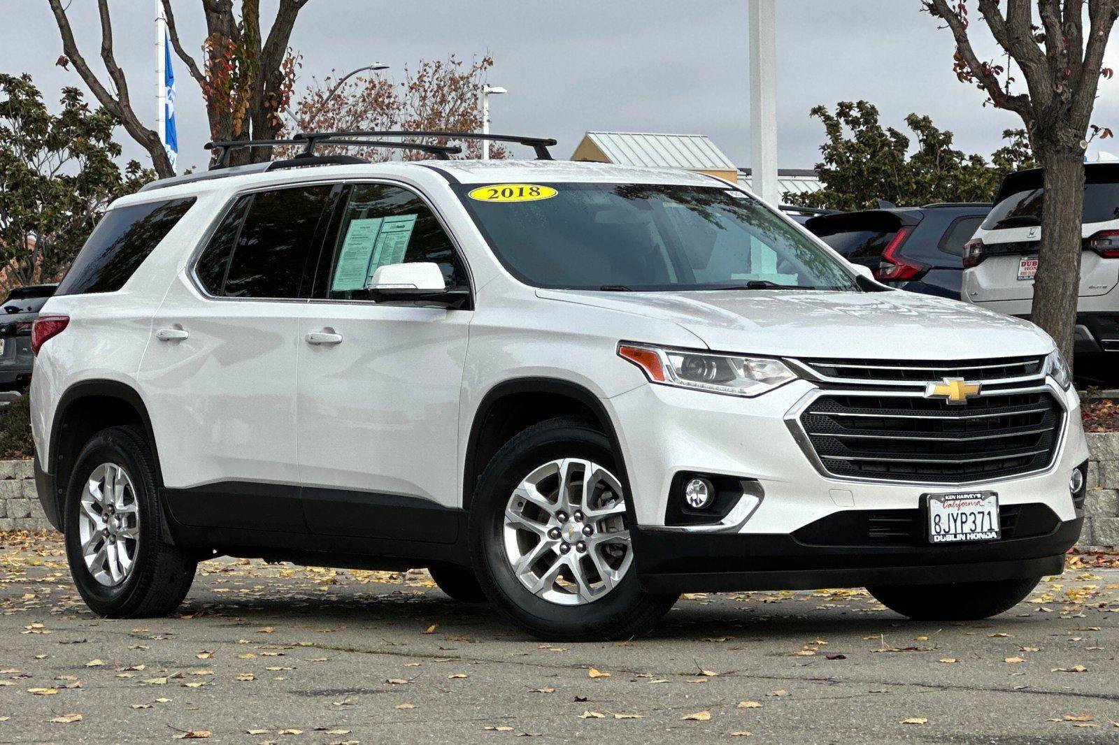 Used 2018 Chevrolet Traverse LT image 2