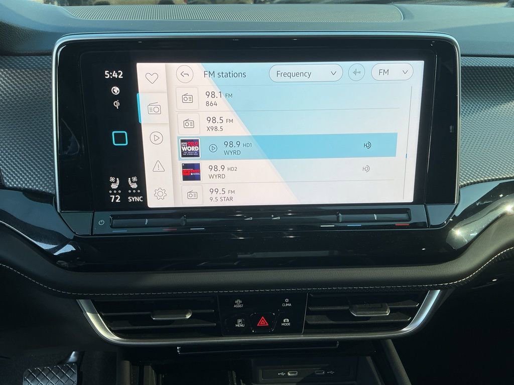 Used 2025 Volkswagen Atlas Cross Sport SEL AWD/4WD image 16